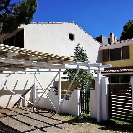 Margherita Holiday House Porto Pino Exterior photo