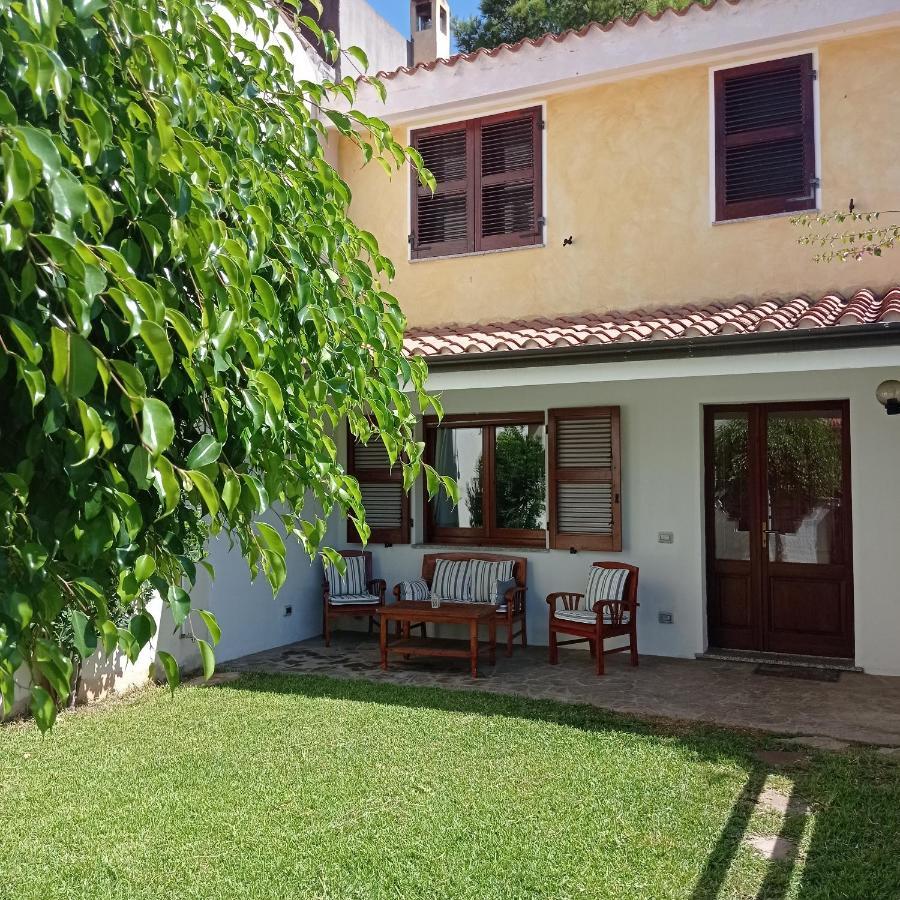 Margherita Holiday House Porto Pino Exterior photo