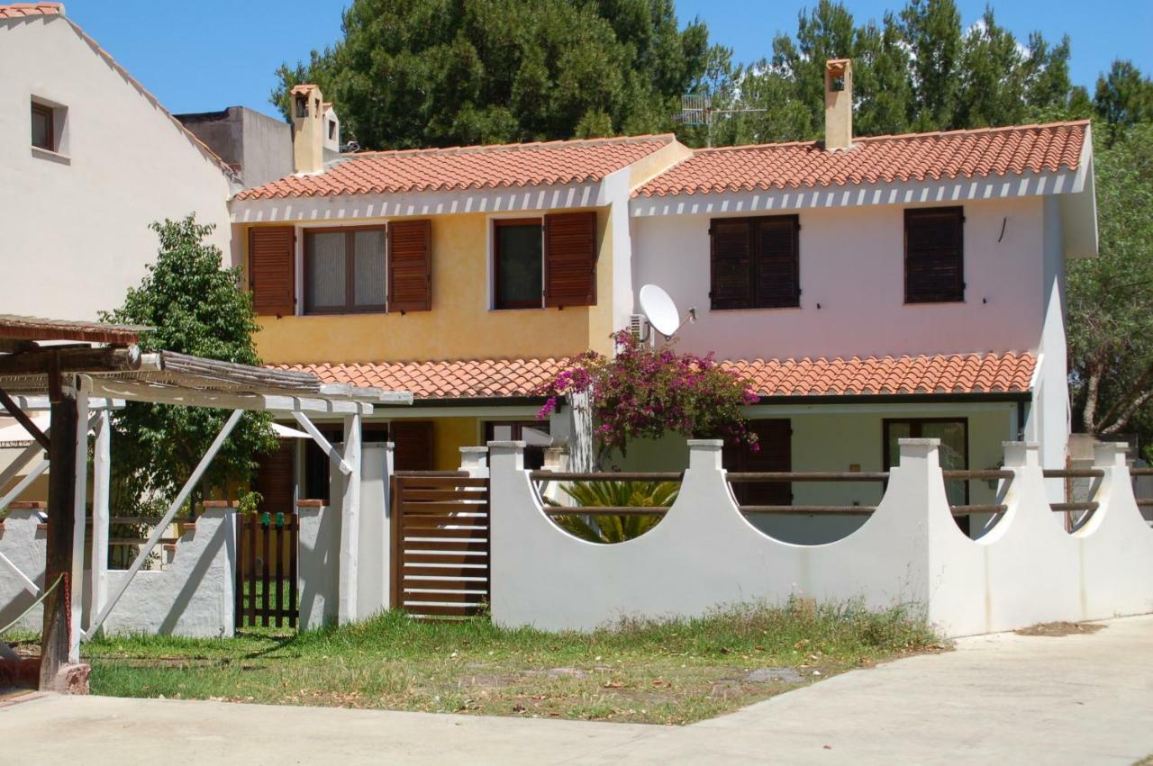 Margherita Holiday House Porto Pino Exterior photo